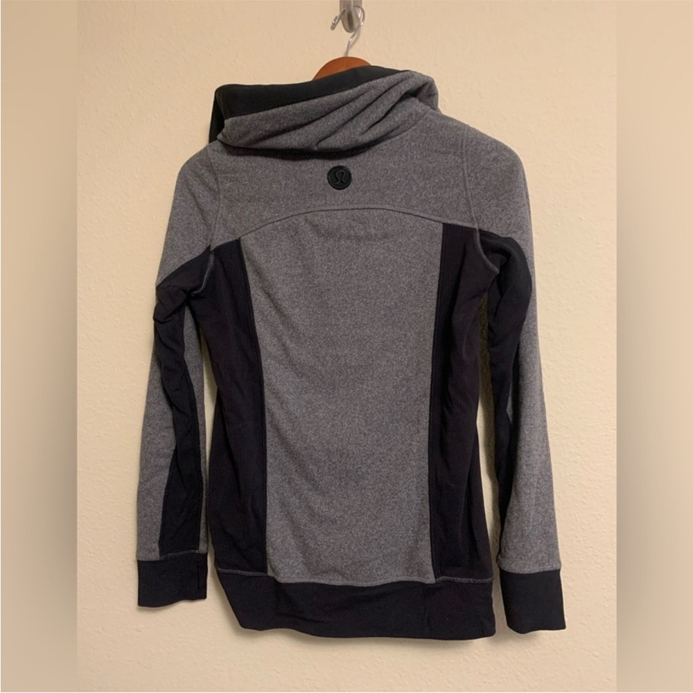 Lululemon Post Chaturanga Pullover Black / Ambient Grey